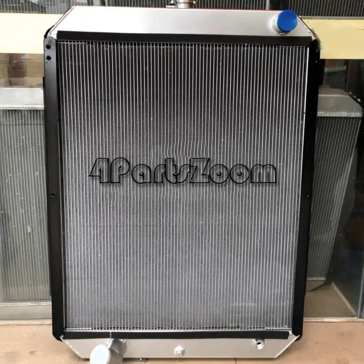 

R205-7 R215-7 Radiator 11N6-46400 Water Tank For Hyundai Excavator