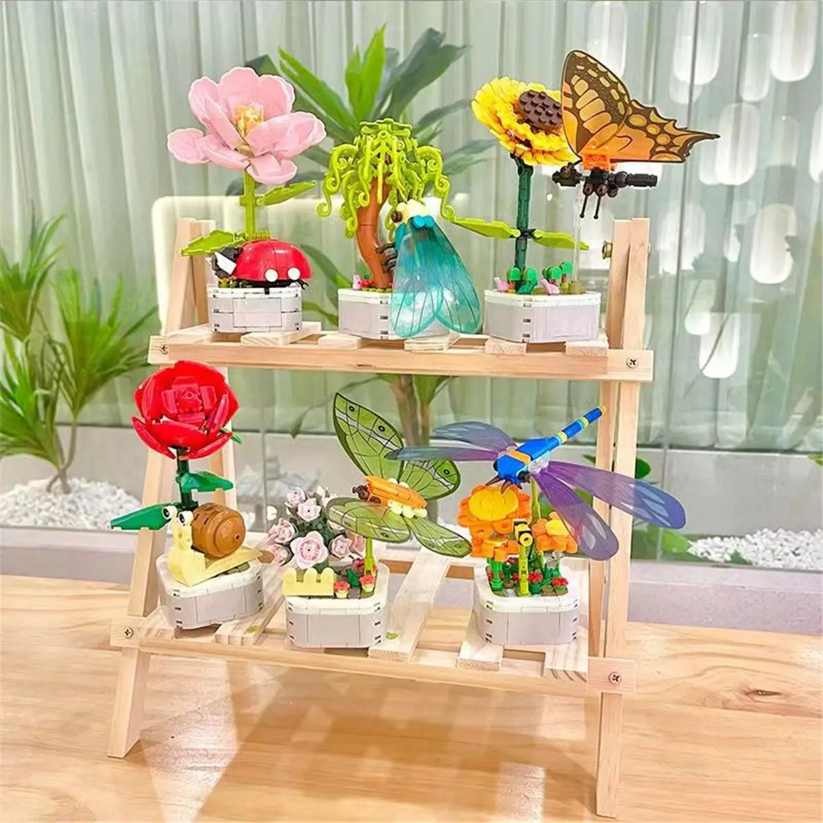 

Children's toys, building blocks, small particles, insects, potted plants, snails, bees, dragonflies, ladybugs, ornaments, gifts