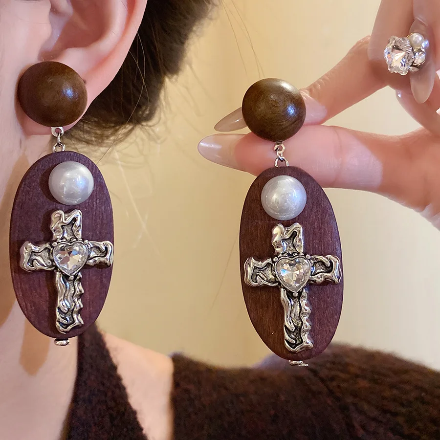 أقراط مرصعة بالألماس واللؤلؤ الخشبي البيضاوي أقراط فضية فرنسية مستوحاة من الطراز القديم إكسسوارات أذن بنية فاخرة