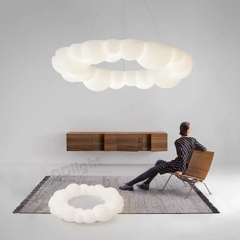 Plafonnier LED suspendu en forme de nuage, design moderne, éclairage d'intérieur, luminaire décoratif de plafond, idéal pour un salon, une salle à manger ou une chambre d'enfant