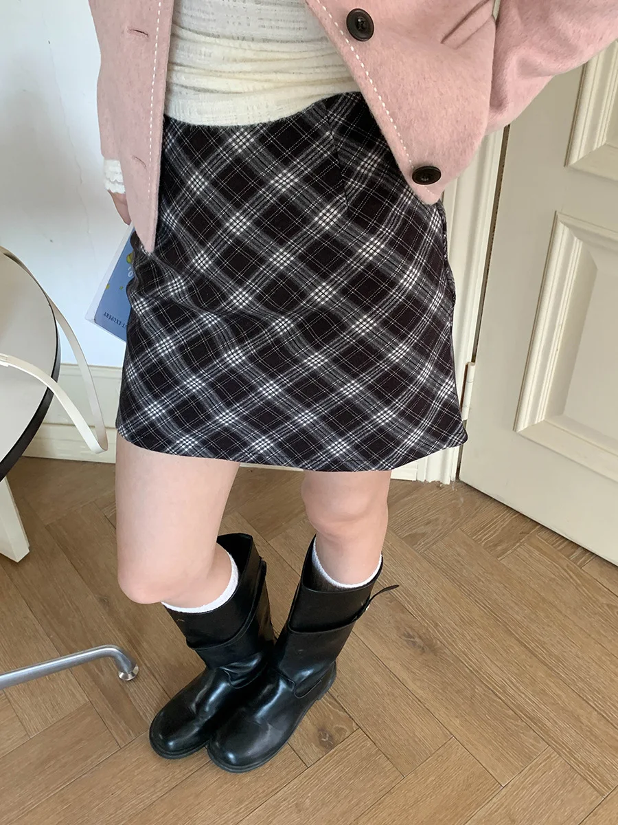 

Autumn 2025 New Casual Slim Checkered Color Block Woolen Mini Skirt for Women Trendy Fashionable A-Line Skirts