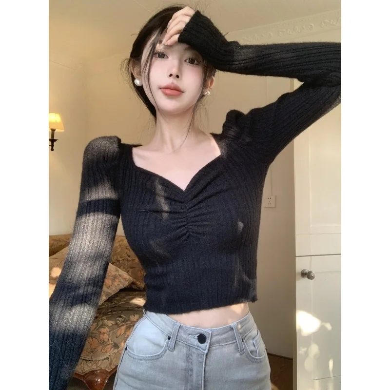

Элегантная летняя футболка в корейском стиле с v-образным вырезом, утягивающий дизайн, универсальный вязаный топ с длинными рукавами для женщин, модный сексуальный топ B67