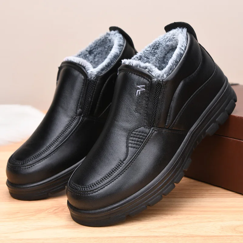 2026 Winter New Leather Boots Waterproof Anti Slip Snow Boots Men's Cotton Shoes Warmth Thickened Cotton Short Boots