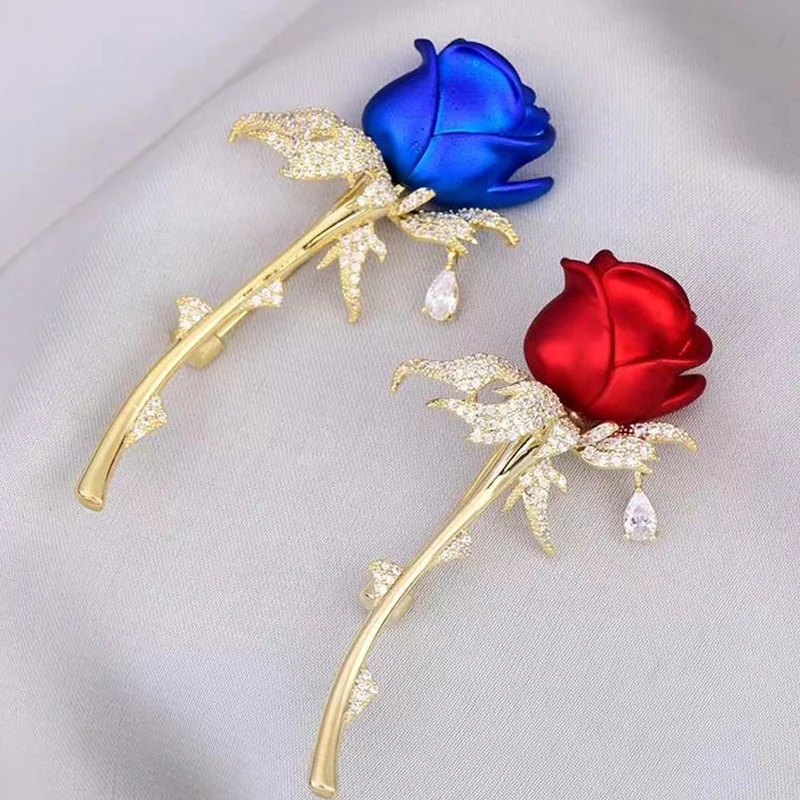 Kiss Jewelry Red Blue Rose Flower Pins for Women Luxury Rhinestone Cute Floral Shape Brooch Pin Dinner Wedding Party Accessories