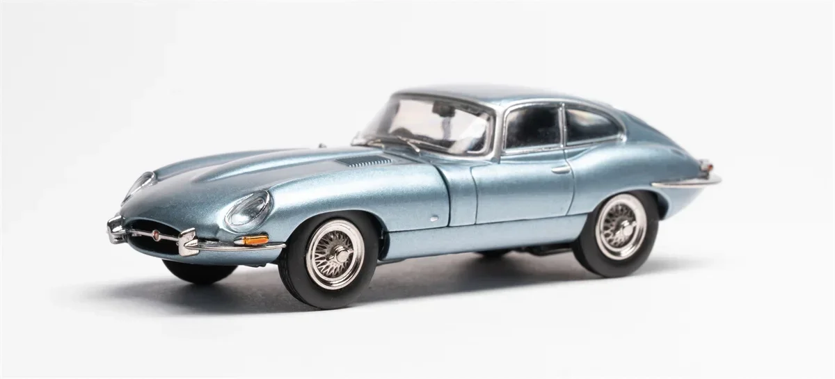 

GFCC 1:64 Jaguar E-Type красный/Iceblur литая модель автомобиля