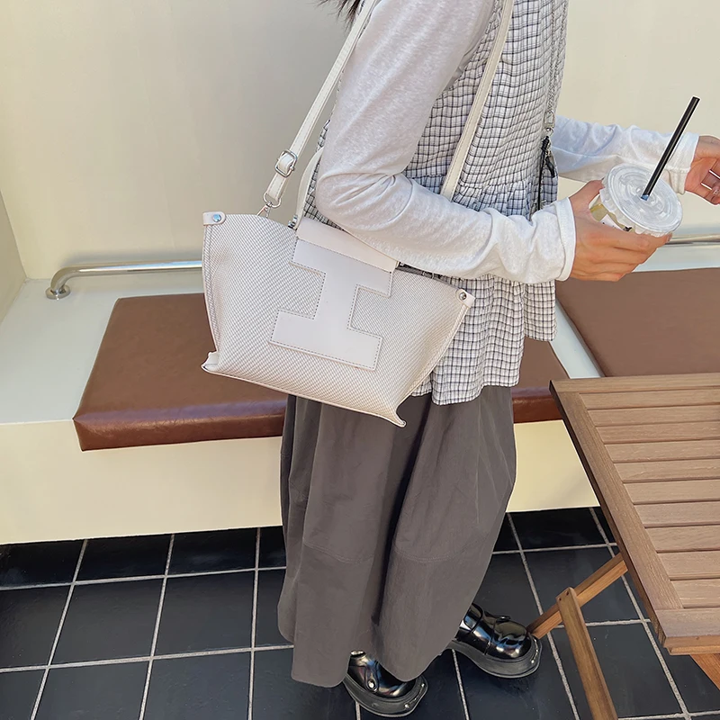 

Spacious Designer Look Tote Bag for Women: Elegant Leather Handbag with Shoulder Straps, Classic Ladies Carry All