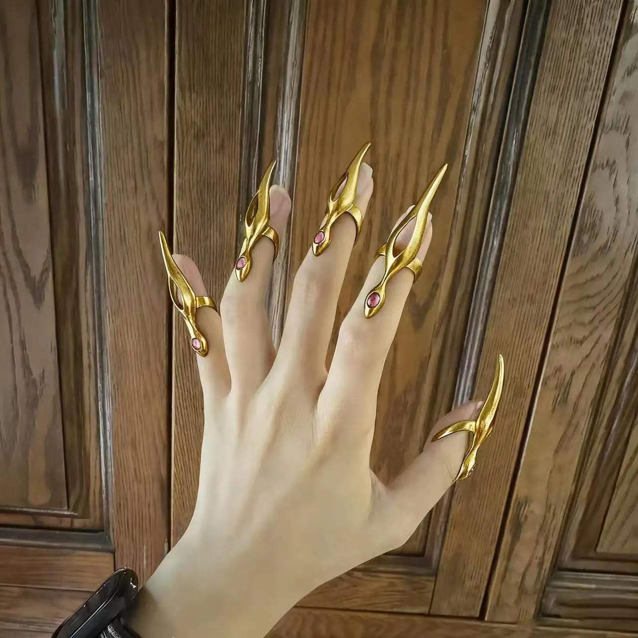 

Gothic Punk Dark Design Niche Finger Tip Ring Cosplay Armor Nail Ring Unisex Fashion Jewelry