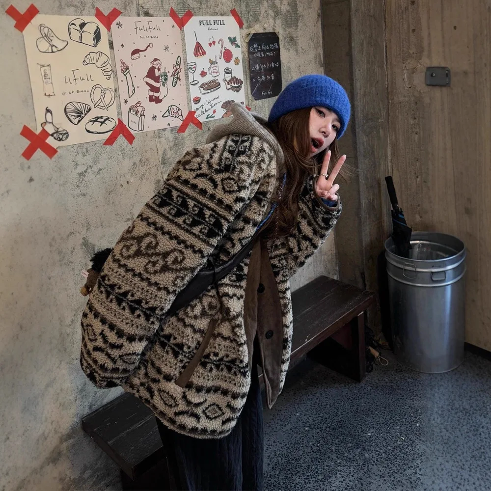 

Белая утиная пуховая куртка с внутренней подкладкой из овечьей шерсти, женская куртка в американском стиле ретро с цветком кешью, высококачественный ленивый пух из ягненка, большой