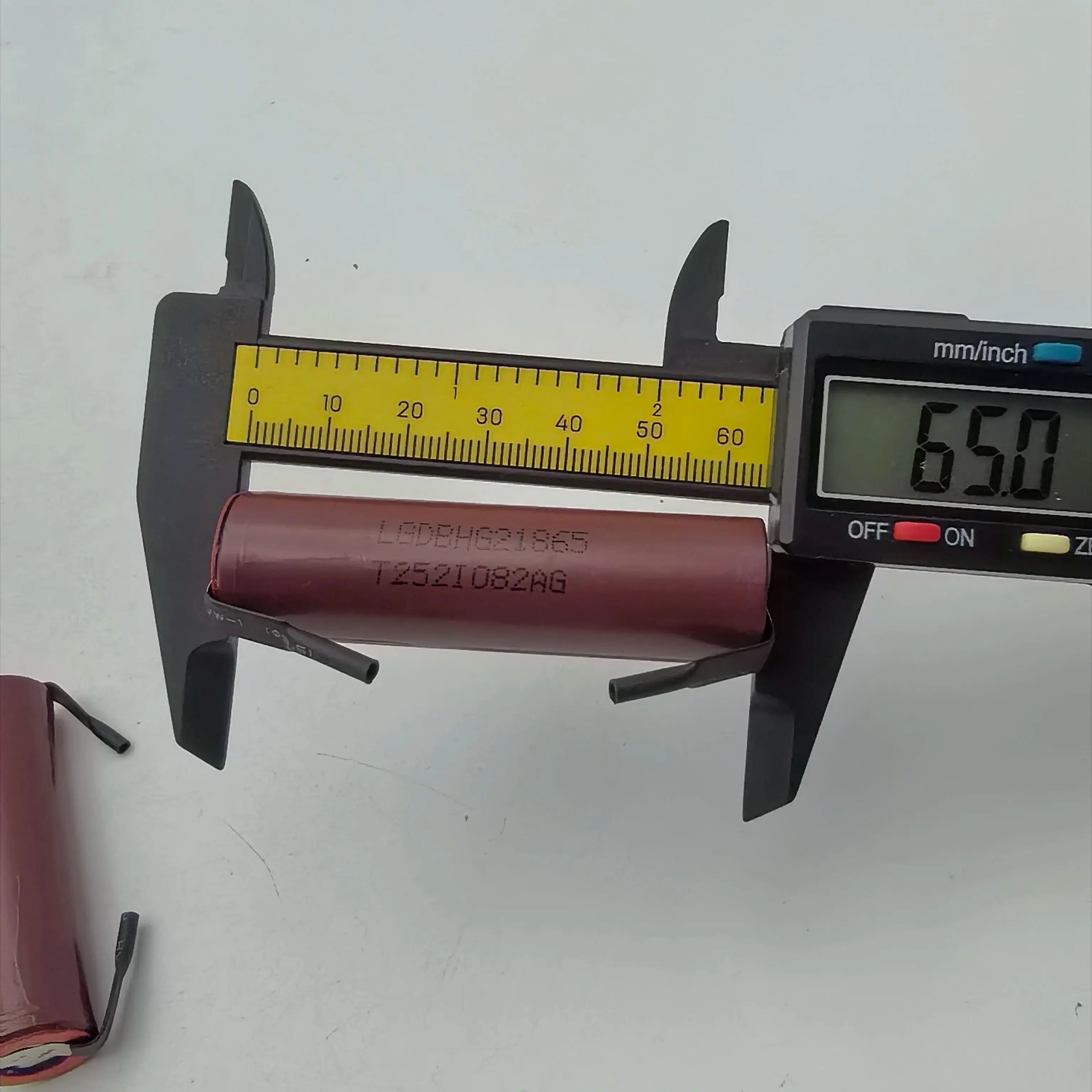 

Real Capacity For HG2 2000mAh battery 3.7V 18650 battery with strips soldered battery for screwdrivers high current+DIY Li-ion