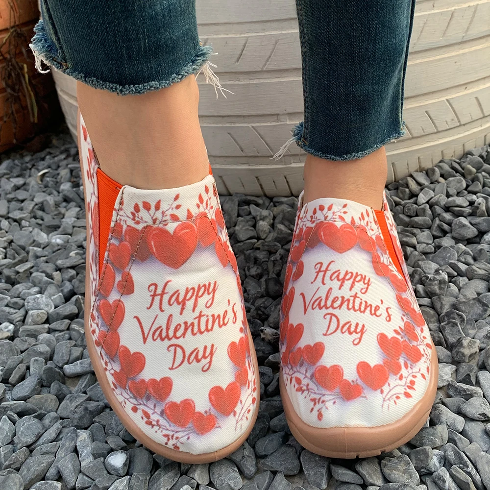

A Pair of Women's Casual Outdoor Sports Shoes, Hiking Shoes, Running Shoes, New Spring 2026 Valentine's Day Red Heart Fashion Gift Women's Shoes