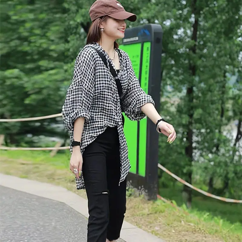 Mulheres de comprimento médio primavera e outono novo nicho solto roupas de proteção solar fina camisa xadrez jaqueta para mulher de manga comprida topo