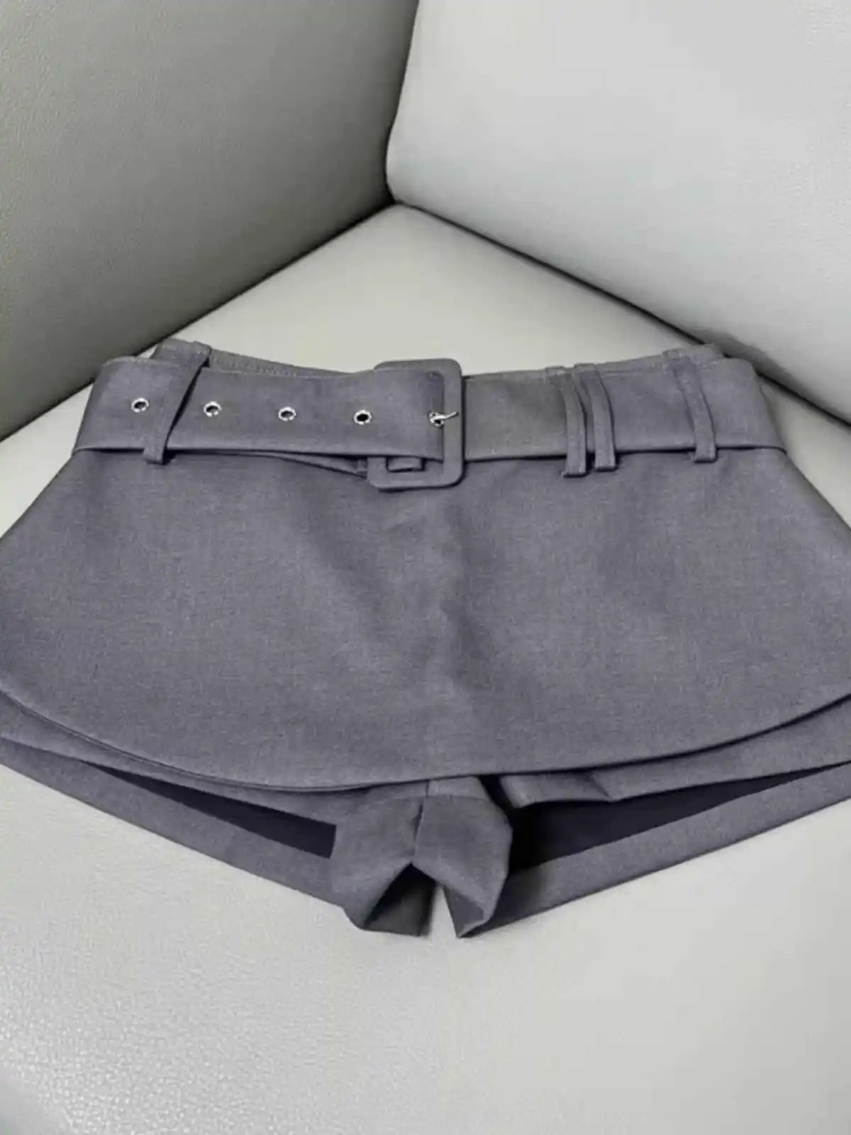 

Женская серая юбка-шорты трапециевидной формы, винтажная микро-юбка Harajuku, модные мини-юбки Y2k Gyaru с поясом, одежда 2000-х годов, лето 2025 г.