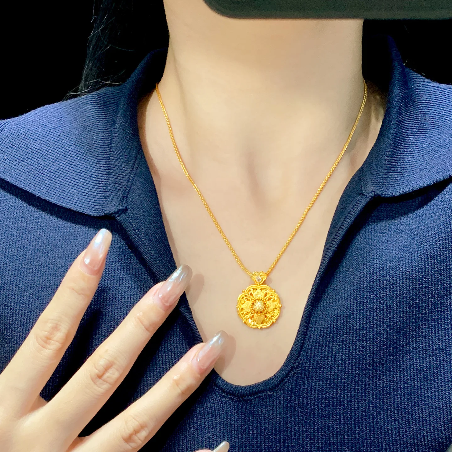 Gold store 9999 24K real gold filigree point diamond flower pendant female niche design versatile necklace