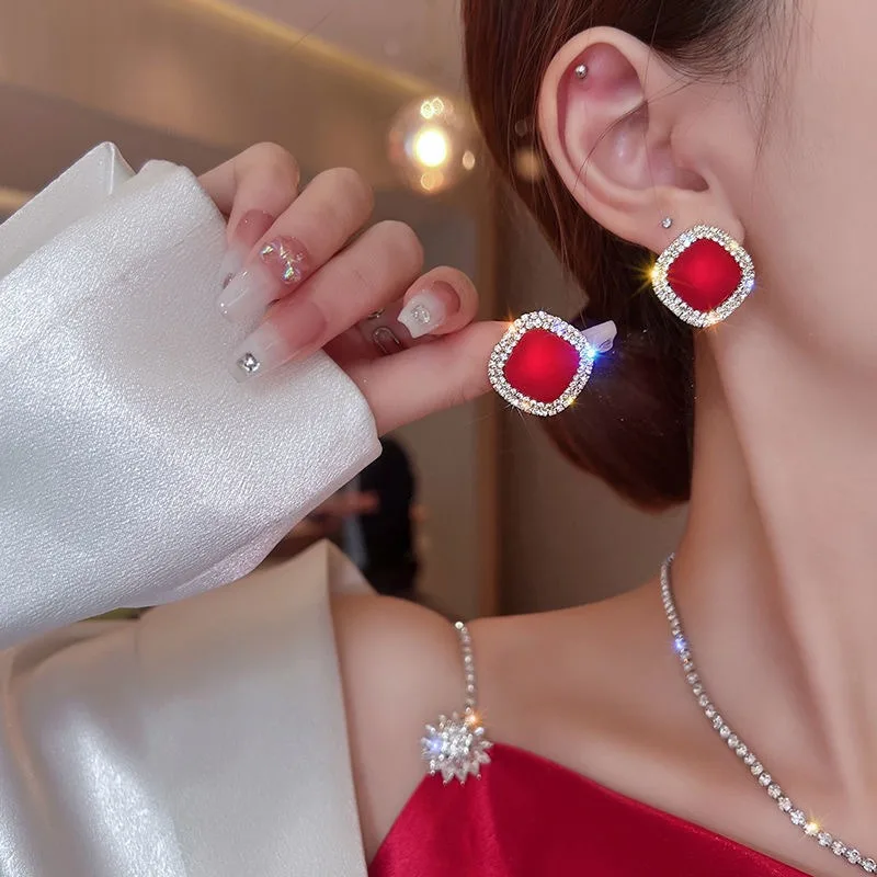 New Korean Red Square Crystal Stud Earrings for Women Trendy Rhinestone Geometric Earring Girl Party Wedding Jewelry Gift