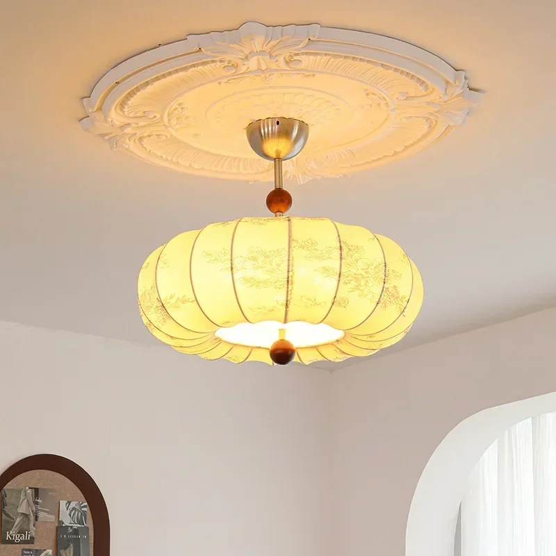 French Retro Pendant Fabric Light Solid Wood Ceiling Lamp for Bedroom Restaurant Living room Café Warm Ambient Vintage Lighting