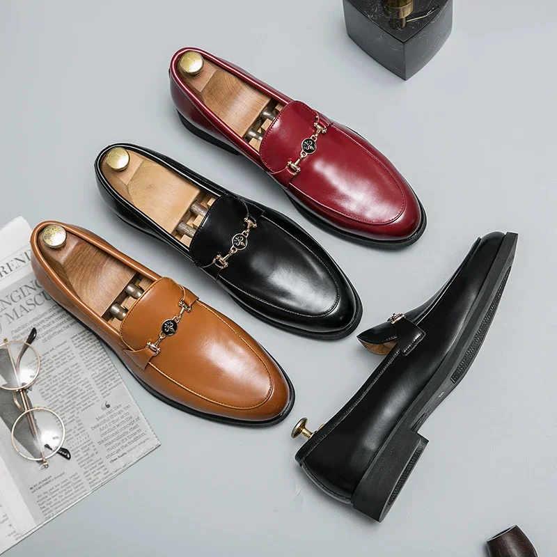 New Loafers Men Shoes PU Solid Color Fashion Business Casual Wedding Party Daily Classic Metal Chain Slip-on Dress Shoes CP081