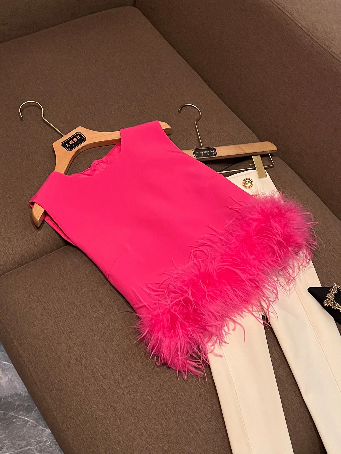 

Elegant Slim Fit Sleeveless round Neck Vest 2026 Summer Commute Style Women's Fashion Furry Patchwork Tank Top P394