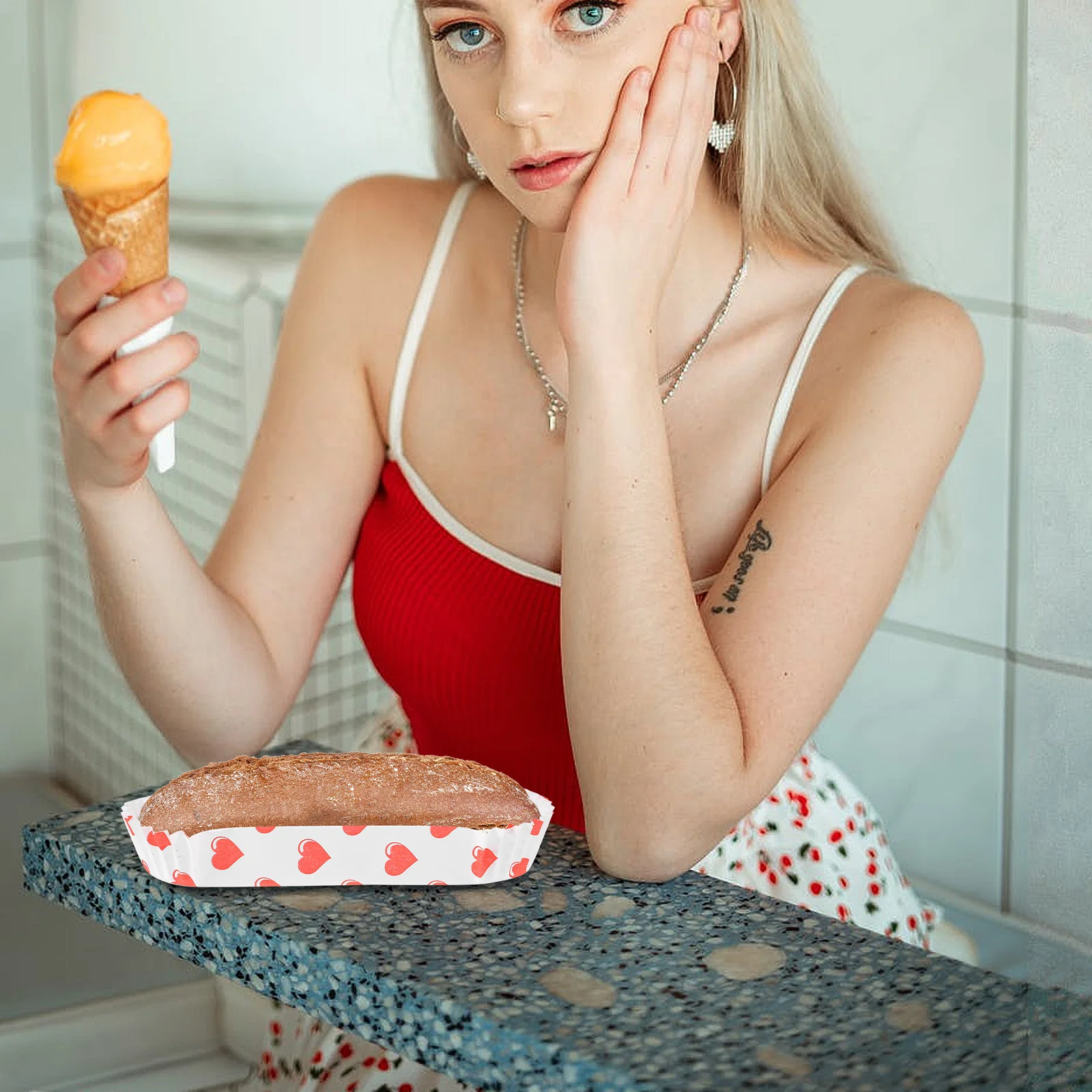 

200pcs Cake Bottom Paper Mini Boat Shape Greaseproof Heat Resistant Molds For Brownies Cupcakes Muffins Ice Cream Parties