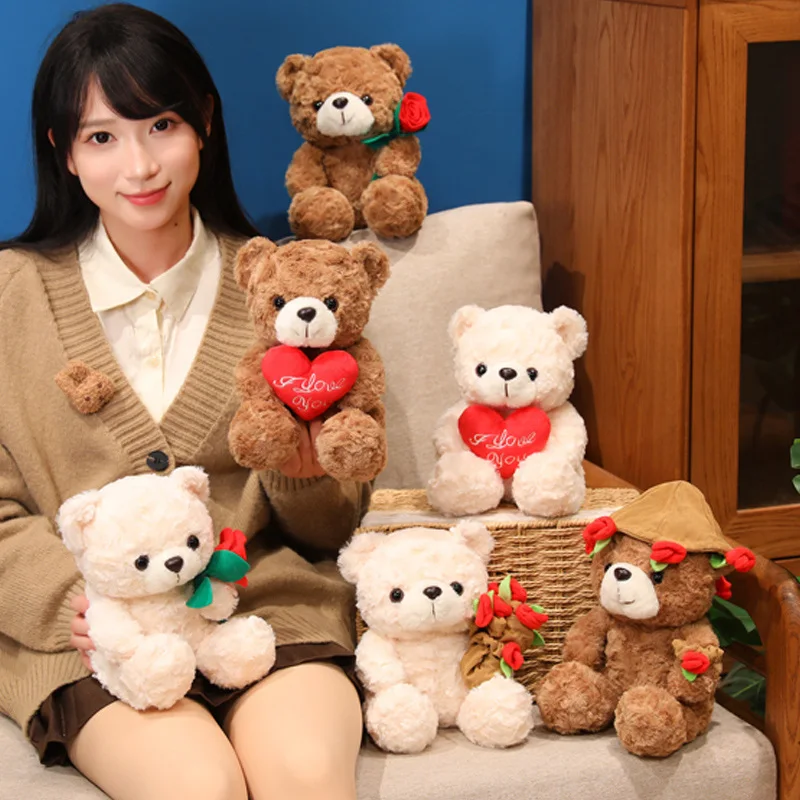 ตุ๊กตาหมีน่ารักขนาด 15/25 ซม. ขายส่ง ตุ๊กตาหมีกอดดอกไม้สีแดงโรแมนติก ตุ๊กตาหมีนุ่มน่ารัก ตกแต่งบ้าน