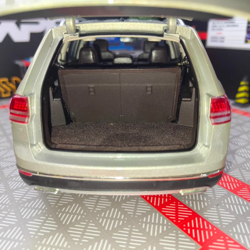 دييكاست 1:18 مقياس SAIC VW Teramont الجيل الأول المصنع الأصلي كامل باب السيارة سبيكة نموذج سيارة لعبة قابلة للجمع
