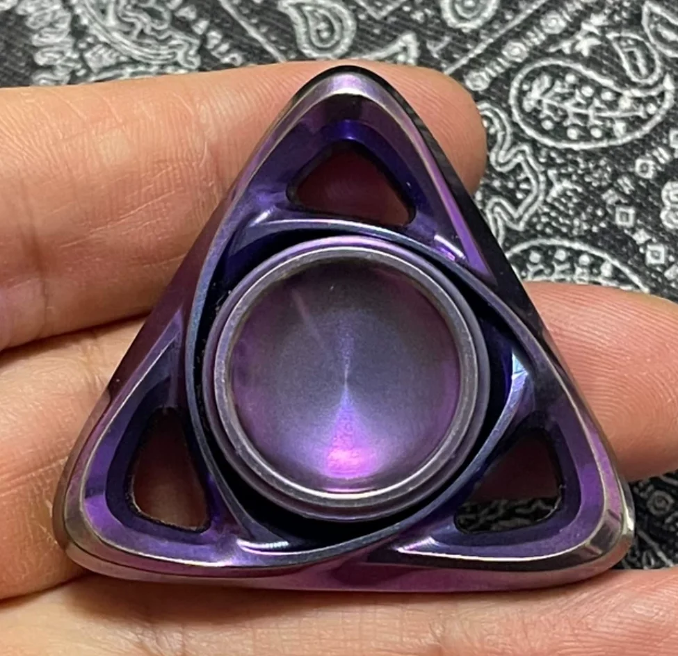 Used EDC Large layer cloud wu Stress Relief Toy Haptic Spinner Fingertip Gyroscope Decompression Toys