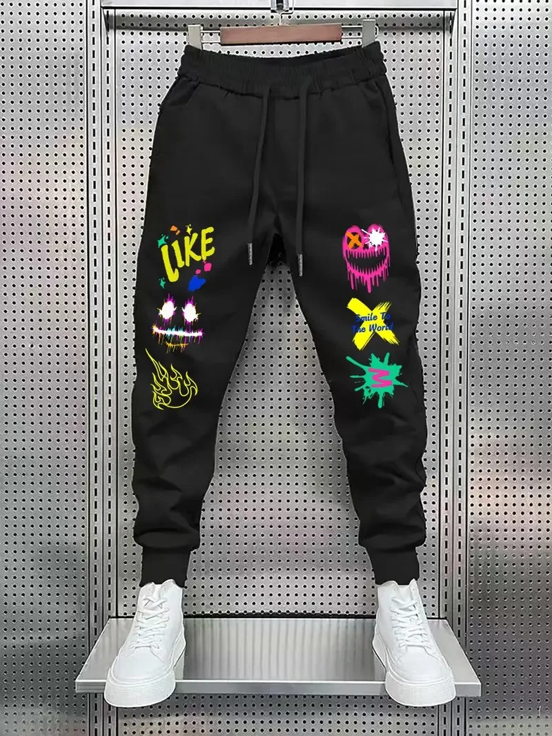 2025年秋の新作メンズパンツは、3Dスタープリントを採用し、ストリートカジュアルでファッショナブル、シンプルで快適な履き心地を実現しています。