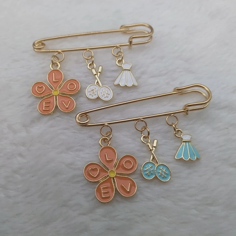 Creative fashion sports enamel brooch cute badminton badminton racket brooch personality coat lapel pin badge jewelry gift new