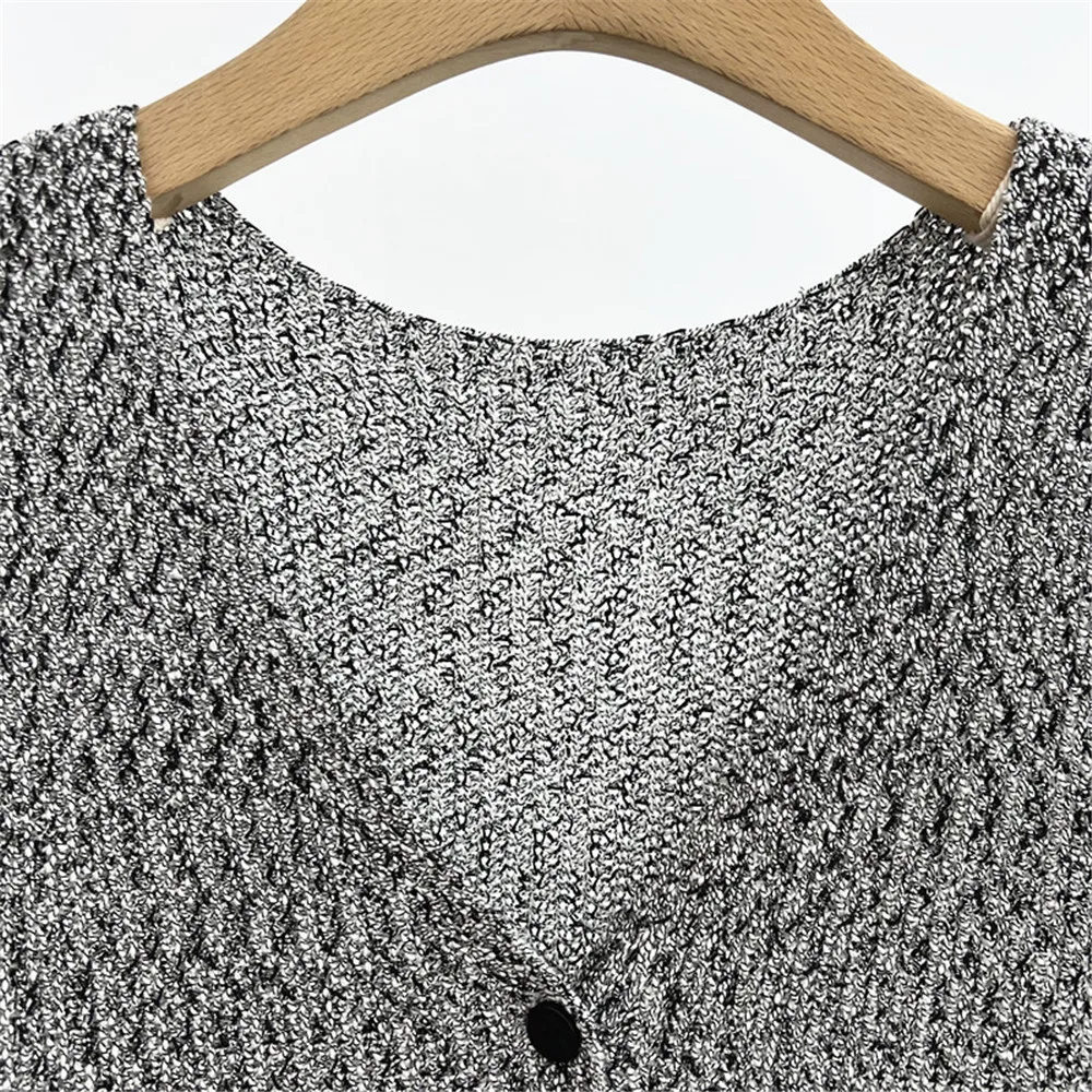 Women's 25 Summer New Cardigan V-neck Sleeveless Single Breasted Straight Tube Slim Knit Mixed Color Vest