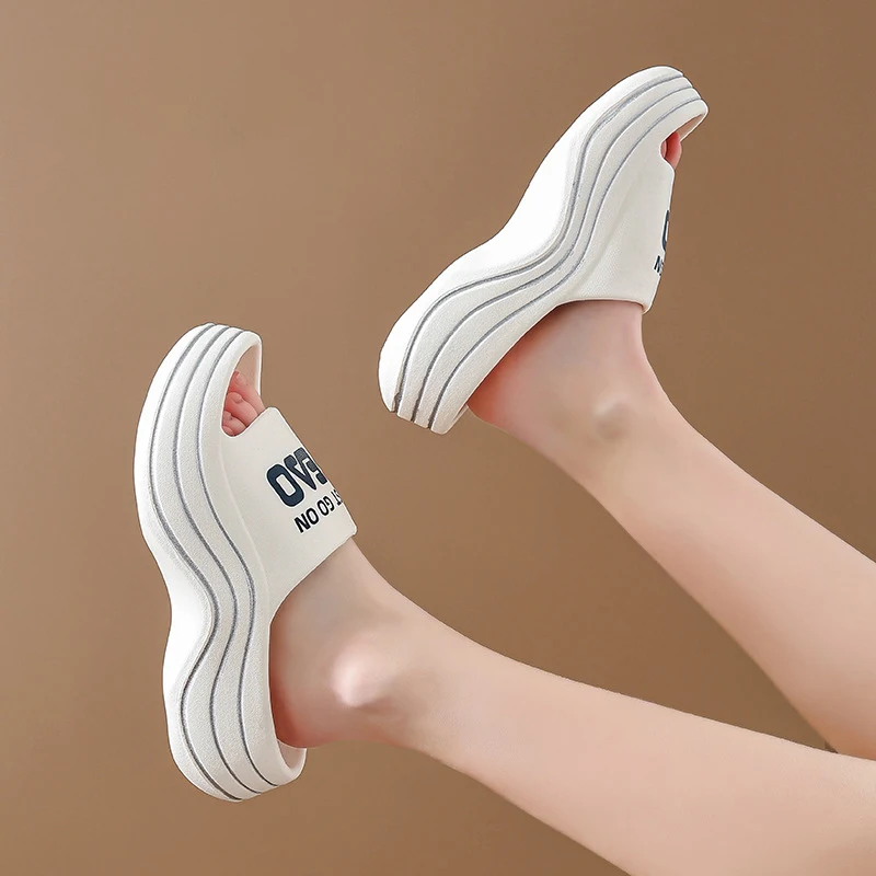 Summer Platform Women Slippers Casual Flat Heel Slip On Shoes Ladies Outside Beach Sandals Thick Bottom Ladies Bathroom Slippers