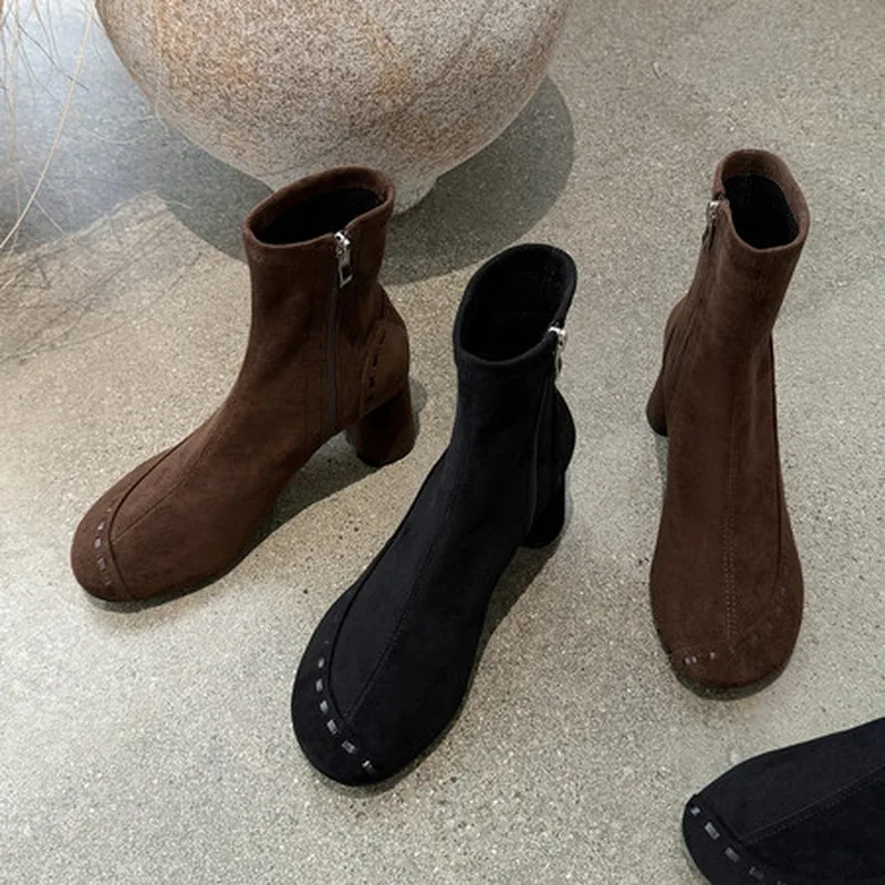 2026 Autumn Women Matte Stretch Suede Slim Ankle Boots Round Toe Rivet Side Zipper 7cm Block Heel TPR Sole Pigskin/Fleece LiF247
