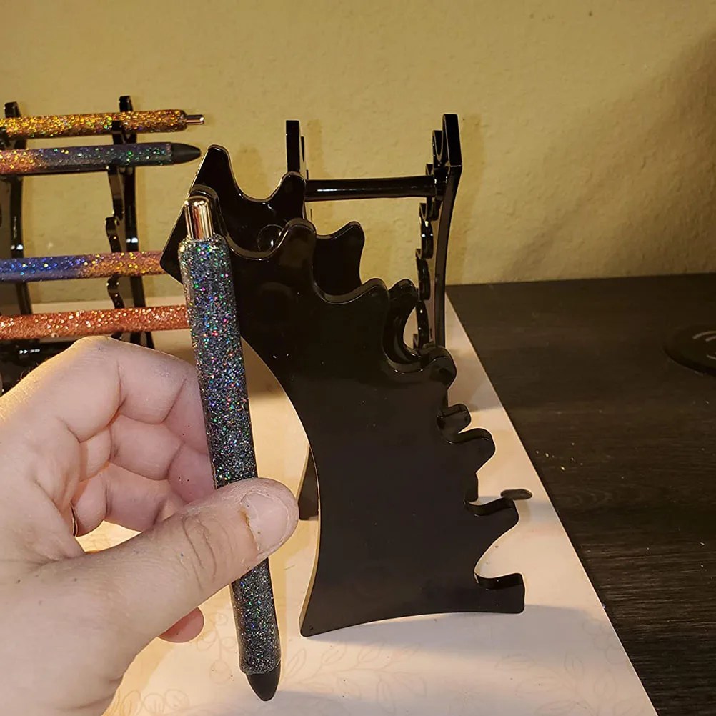 2Pcs Arc-Shaped Acrylic Display Rack for Eyeliner Pencil Lip Gloss Storage Pen Holder Makeup Brush Organizer Retail Shop