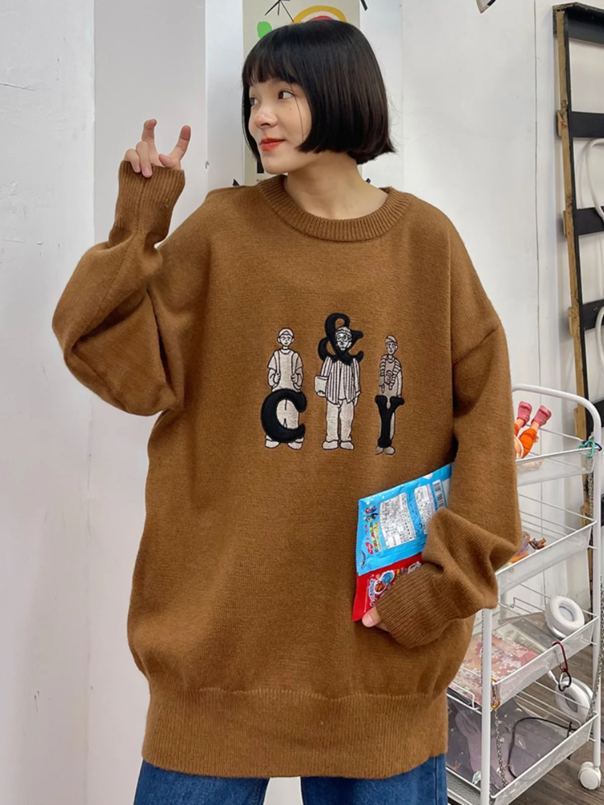 

Cartoon Character Embroidered Round Neck Sweaters Women's 2023 Autumn/Winter New Loose Fit BF American Fashion Brand Knit