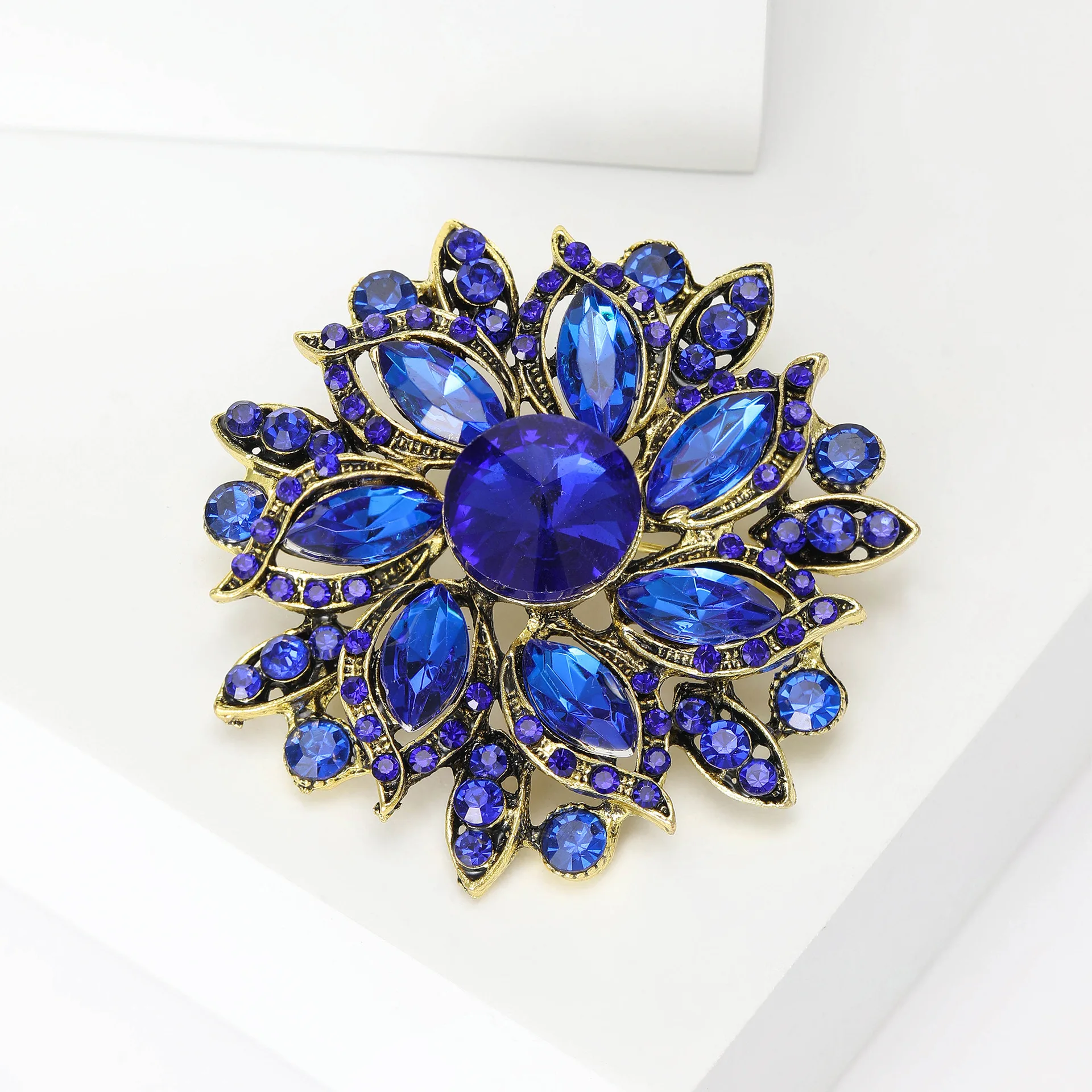 Anmutige Luxus-Kristall-Broschen mit runden Blüten für Damen, trendige Zirkon-Anstecknadeln, Schmuck für Party, Büro, Anzug, Dekoration, Festivalgeschenk – Detail 27