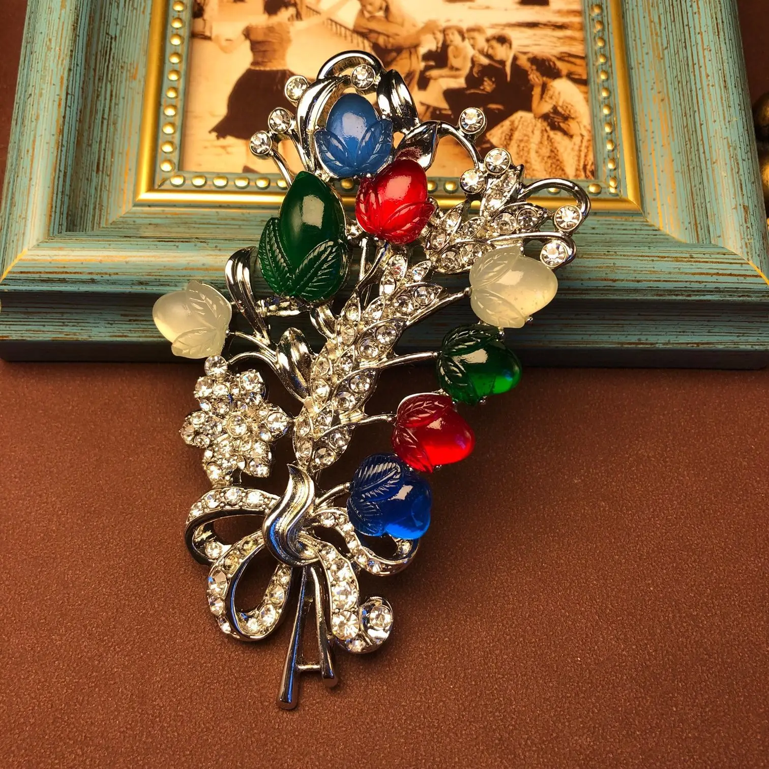 Retro creative high-quality diamond flower basket brooch  exquisite versatile corsage brooch accessories