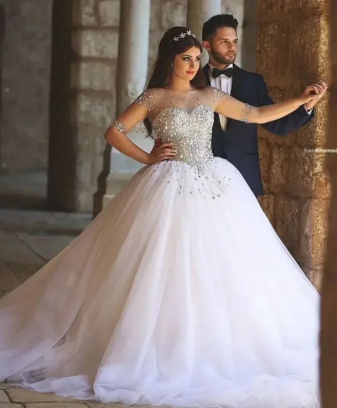 

Customized Wedding Dresses Luxury Crystal Bridal Gowns Beads Sheer Long Sleeves Dress Crystals Backless Floor Length Tulle 2024