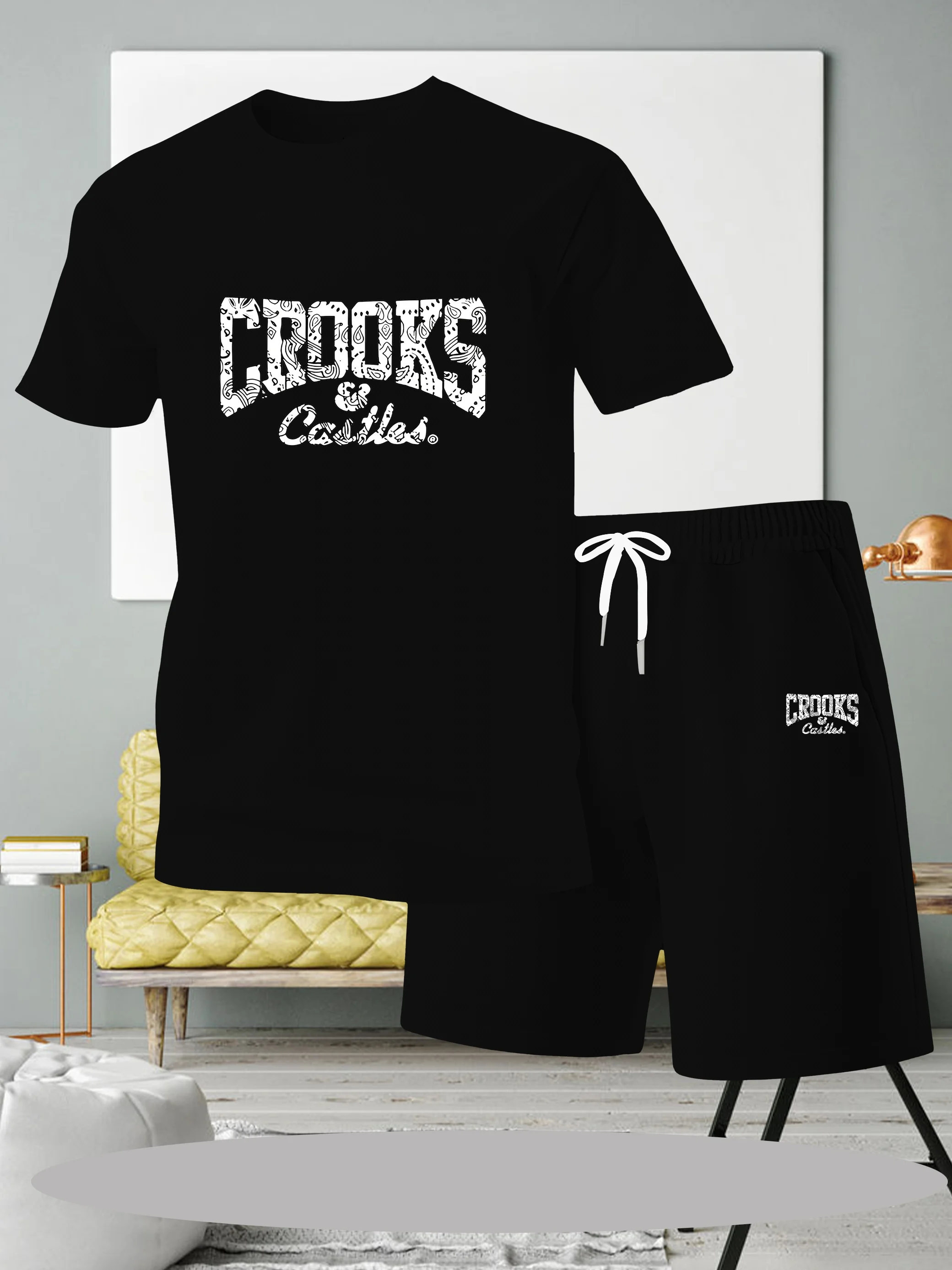 

Men's summer hot T-shirt paired with shorts: easy to wear for a fashionable look