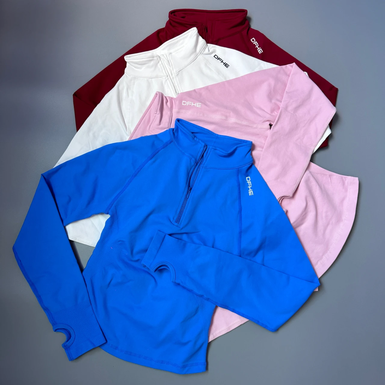 DF Impact Haut de sport élastique pour femme avec demi-fermeture éclair, design avec trou pour le pouce, séchage rapide, manches longues, adapté pour le fitness et la course à pied lente.
