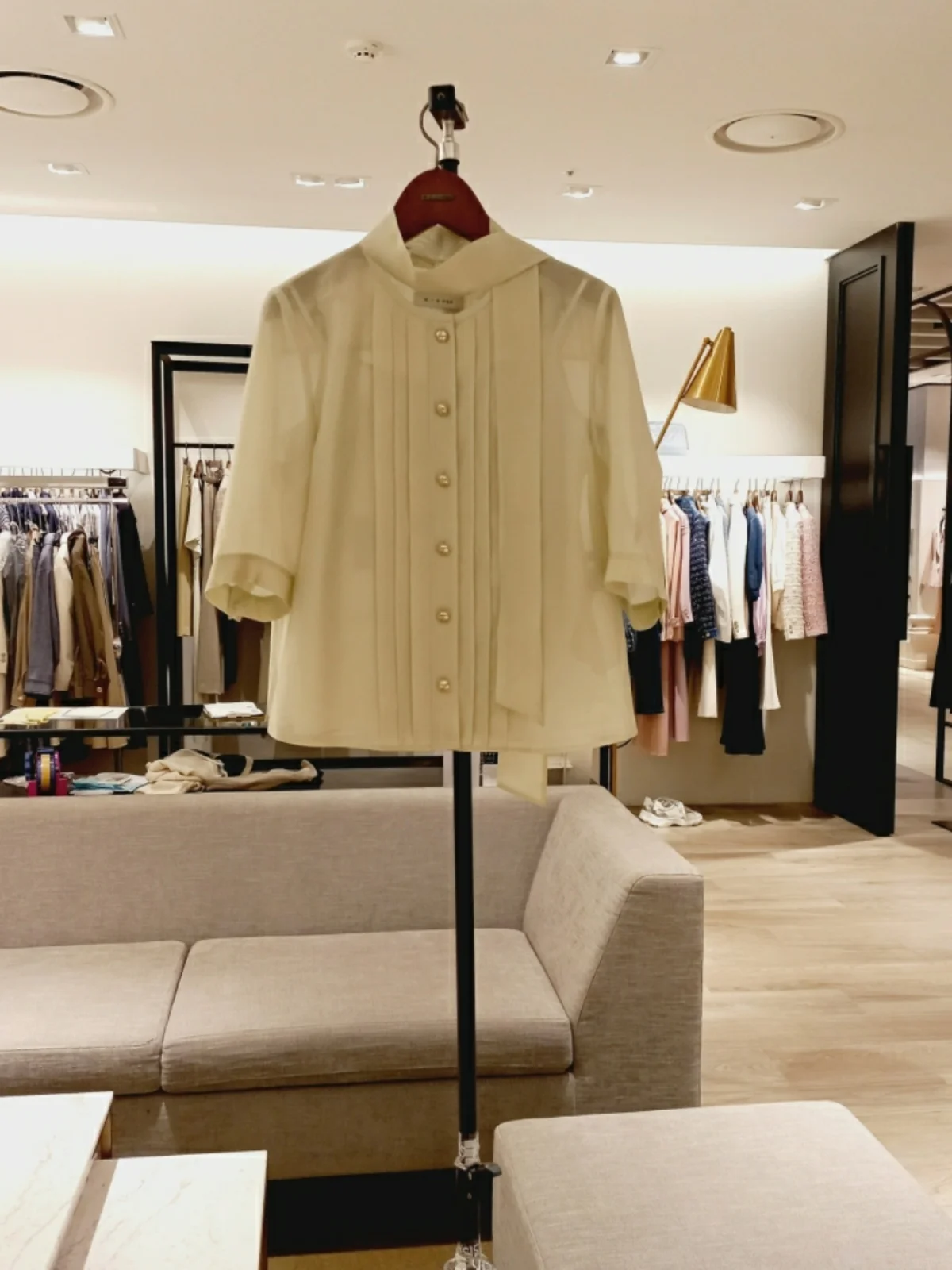 

Spring 2025 Women's Silk Blouse with Knot Waist Design Single Button Pleated Versatile Office Commute Sle irt