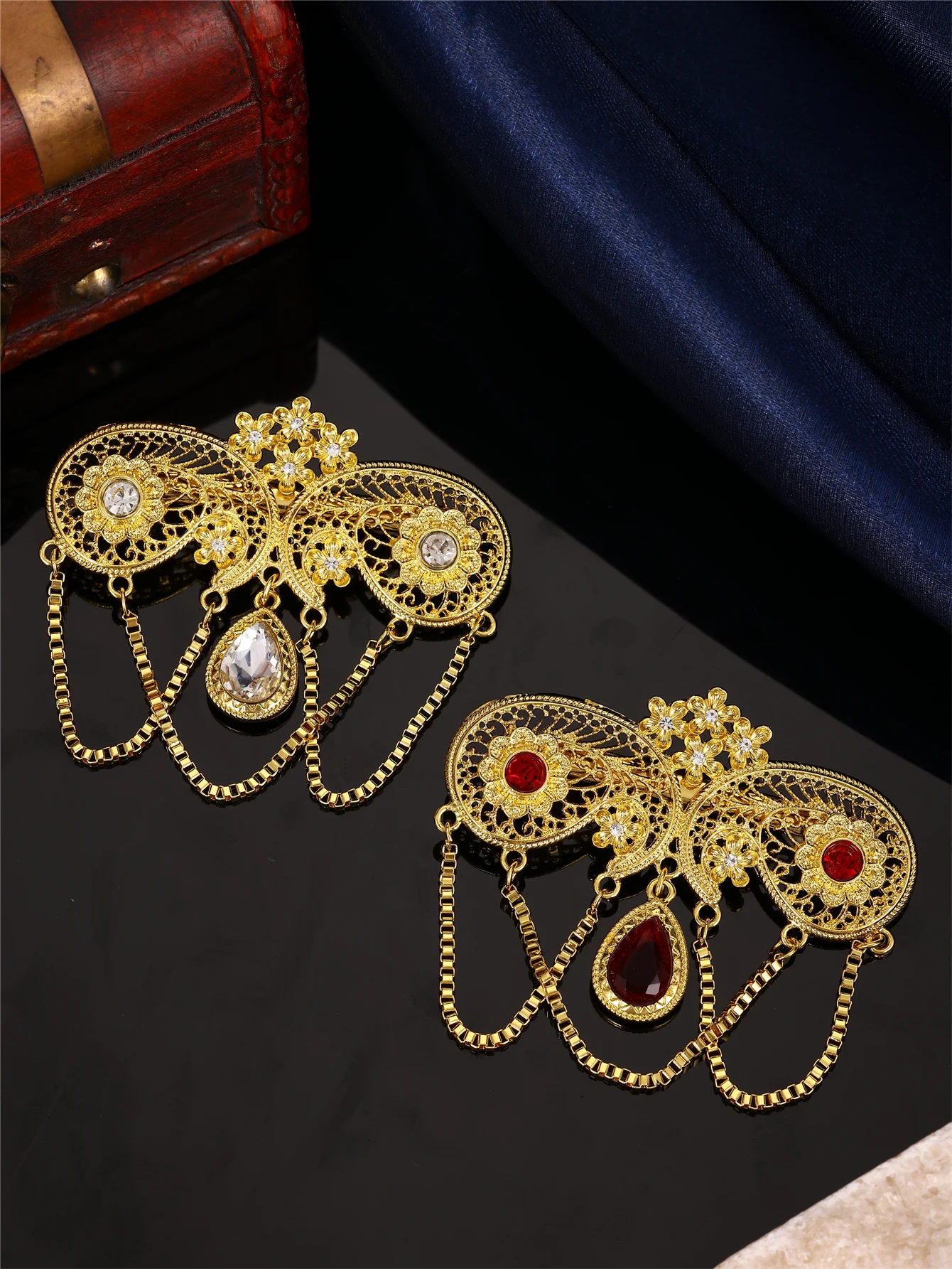 1 Piece of Algerian Vintage Court-Style Hairpin for Women, Featuring Symmetrical Double Feather Design, Large Hollow Floral Filigree, Multi-Layered Metal Tassels, Suitable for Arab Women's Weddings, Evening Events, and Traditional Festival Wear