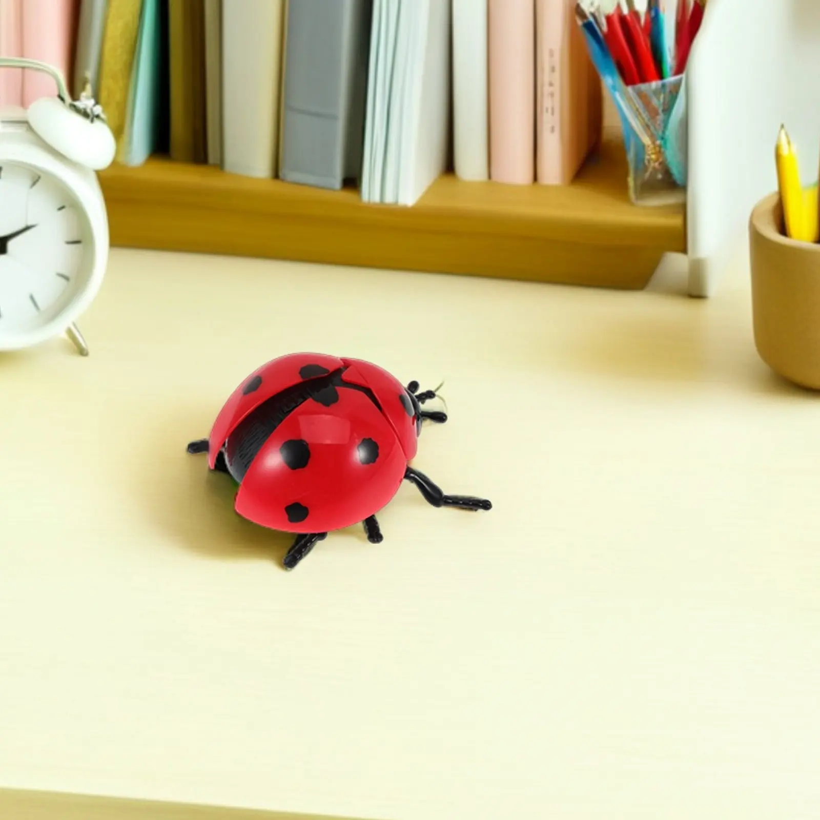 Simulation Ladybug Wind Up Interactive Cognitive Play Plastic Design Shaking Head Tail Fun Animal Party Favor Plastic Ladybugs