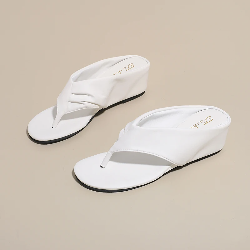 

High-end versatile wedge flip-flops for women, 2026 new summer outdoor style, height-boosting and anti-slip slippers