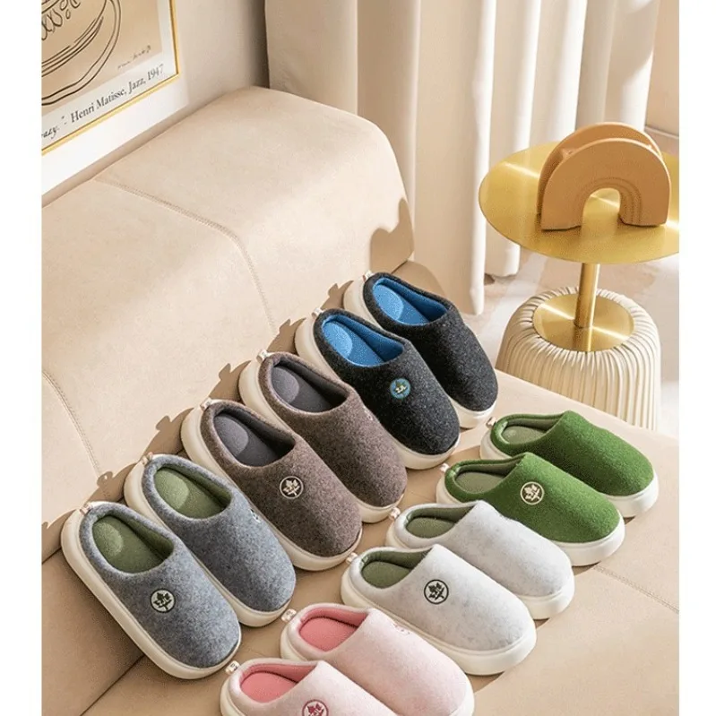 

Плюшевые теплые домашние туфли унисекс, простые удобные зимние Тапочки большого размера 44, 45, 2024