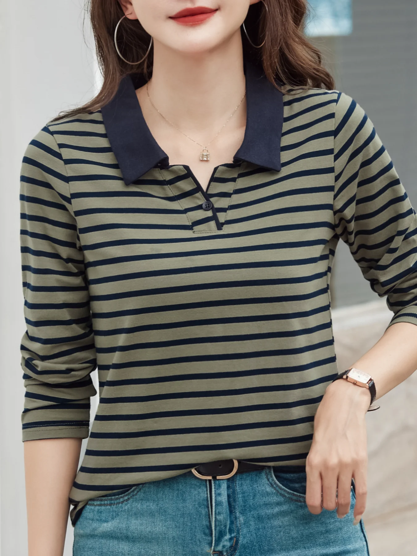 

The clothing design is simple yet not basic - comfortable and practical perfect for both everyday wear and work highlighting