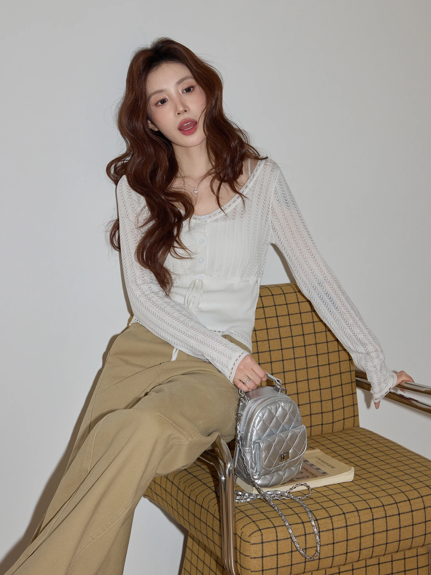 

Летний тонкий вязаный кардиган Chaocha Home Light Beige с V-образным вырезом, повседневный, приталенный, в корейском стиле, с длинными рукавами и пуговицами спереди