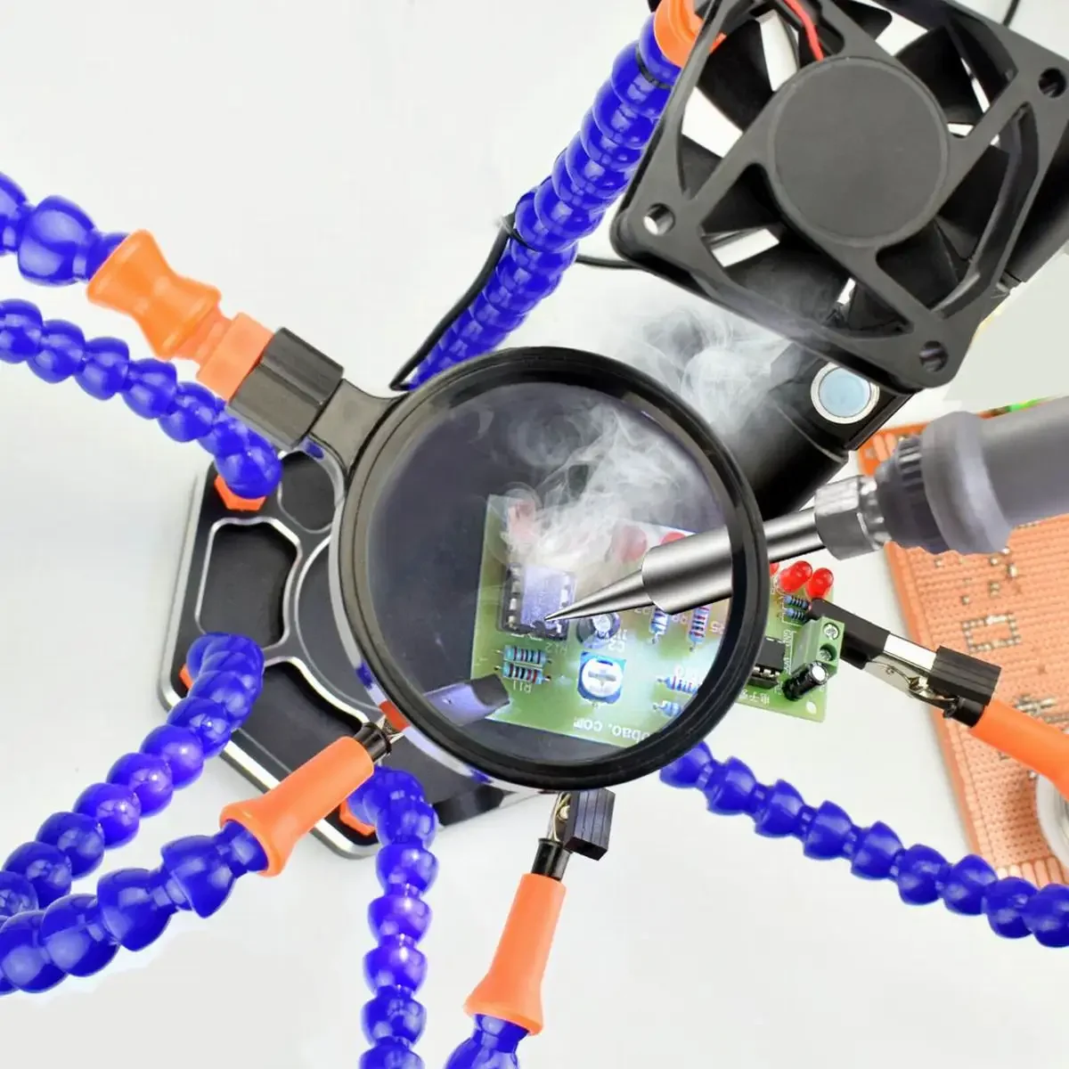 Helpende handen Derde arm Soldeerwerkstation 6 flexibele armen met precisie 360 graden krokodillenklem USB-vergrootglas Rc-gereedschap