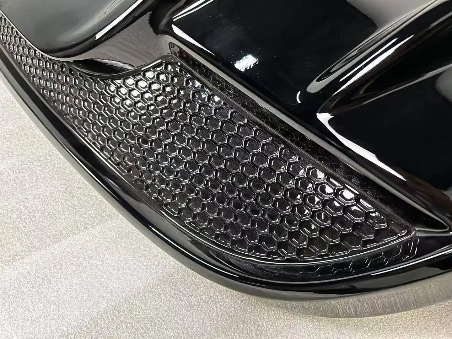 New High Quality Glossy Black Rear Diffuser with Navigation Lights for  Y Upgrade to SD Style Diffuser