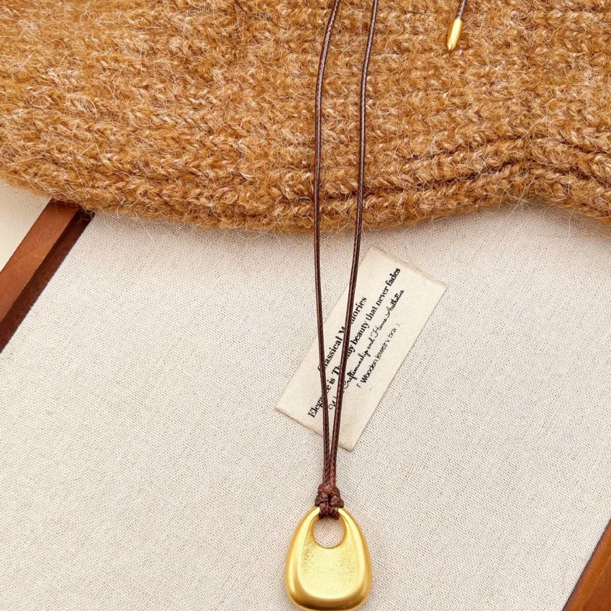 Fashionable and versatile metal bags, pendants, drawstring necklaces, light luxury accessories