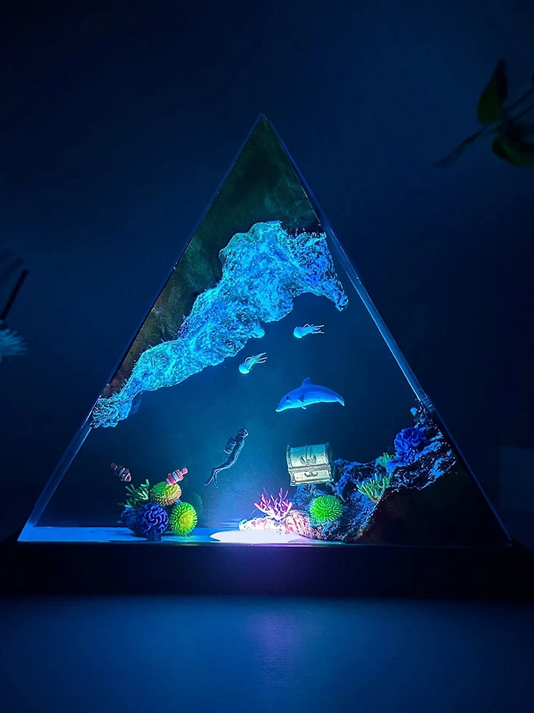 Lampa z żywicy organicznej Diver Treasure Hunt, kreatywna lampka nocna, dekoracja z motywem głębin morskich, lampka stołowa, ładowanie USB