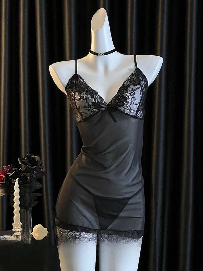 

Сексуальная и чистая красная кружевная ночная рубашка с лямкой на шее для женщин, демонстрируемая изгибы с пышной юбкой, пышная и романтический дизайн, элегантная