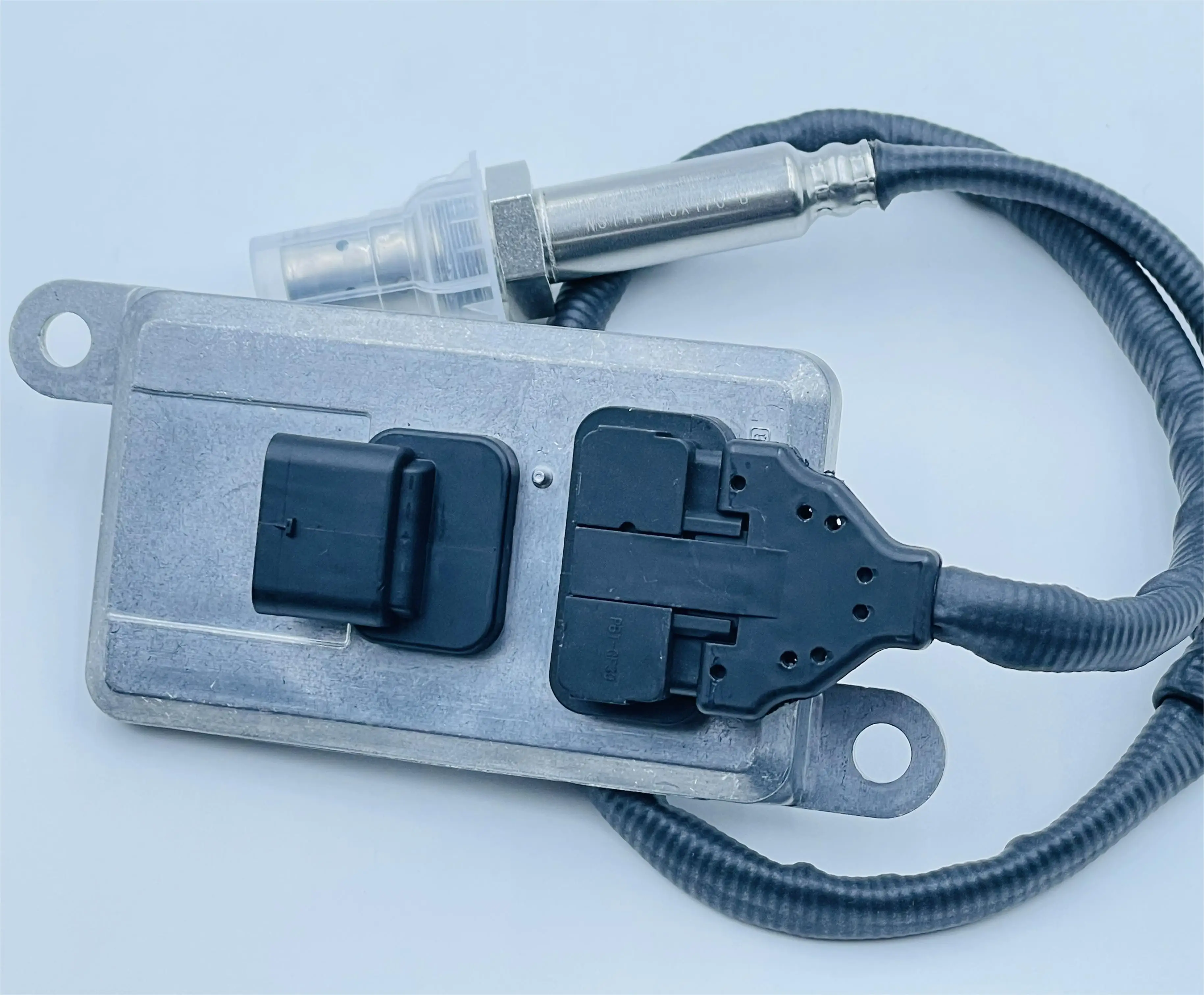 

Top of The Line Process 2894940 2871979 5WK96675A SCR Nitrogen Oxide Sensor, Suitable ForCummins EPA10, with A One-year Warranty